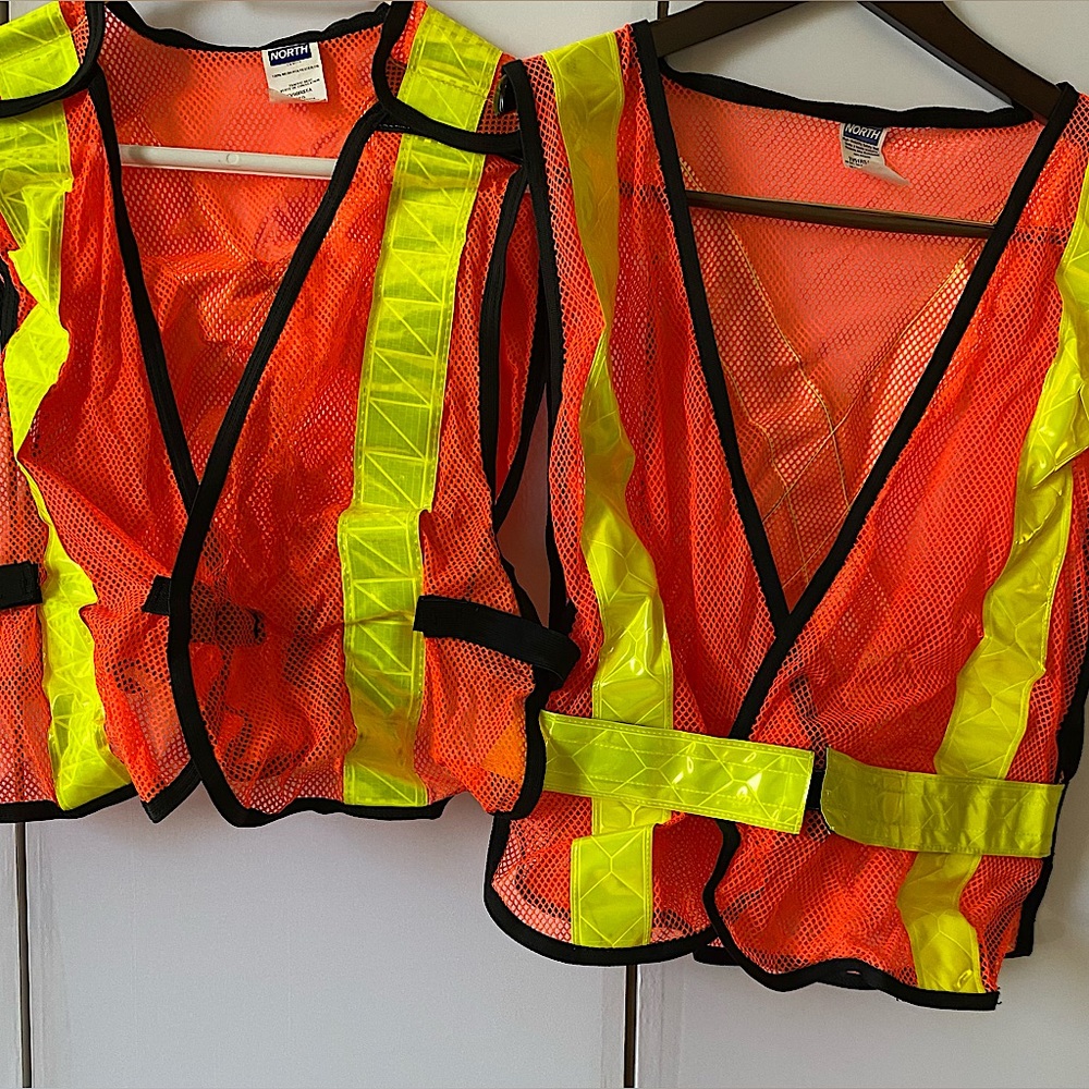 🦺North - NWOT 2 High Visibility Safety Vest 🦺 Unisex